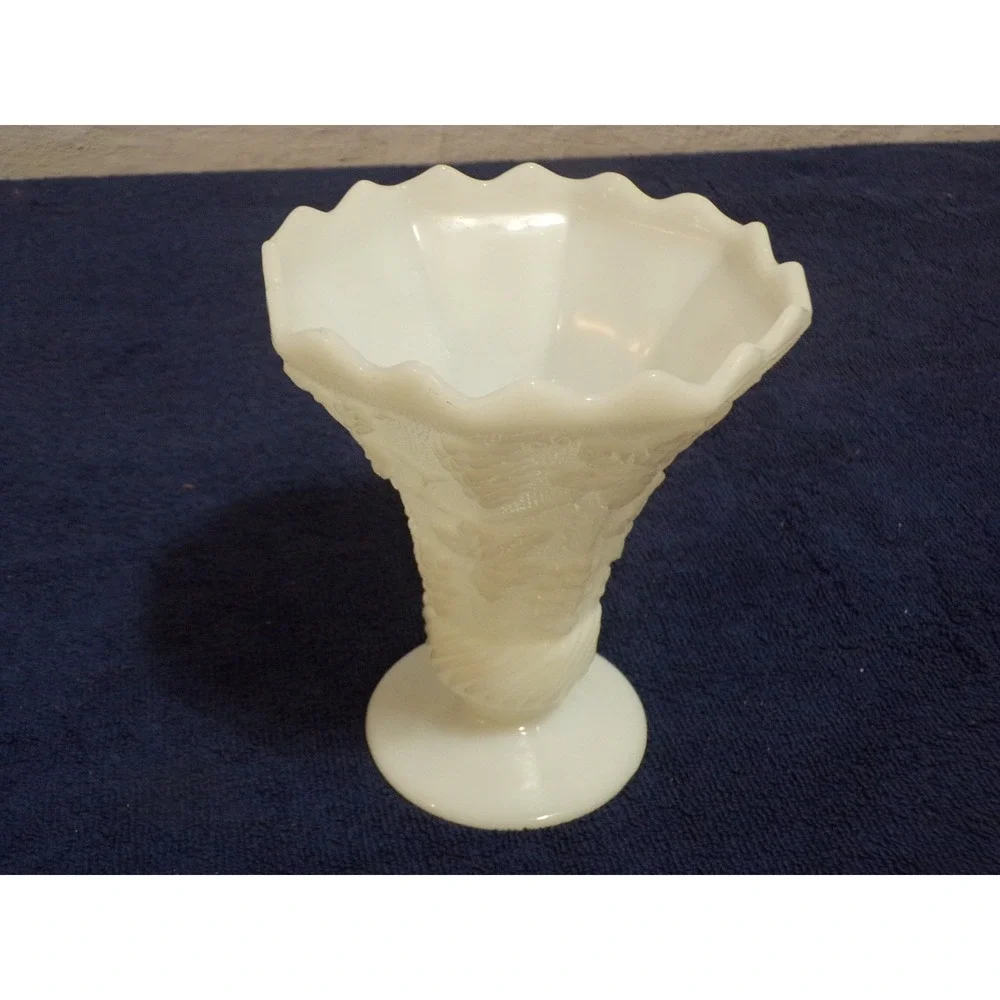 Anchor Hocking Milk Glass Vintage Vase w/Pedestal Grape & Vine Ruffle Edge‎